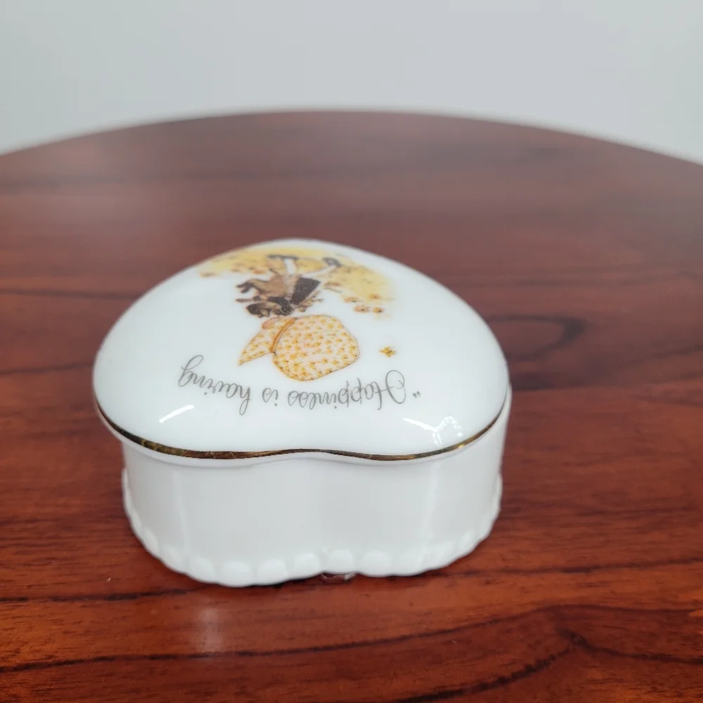 Holly Hobbie Heart Shaped Trinket Box Happiness Is Someone To Care For Vtg 1970s